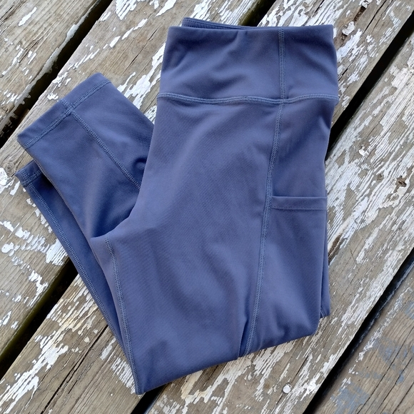 Adorence Crop Leggings with 2 Pockets - Picture 2 of 4
